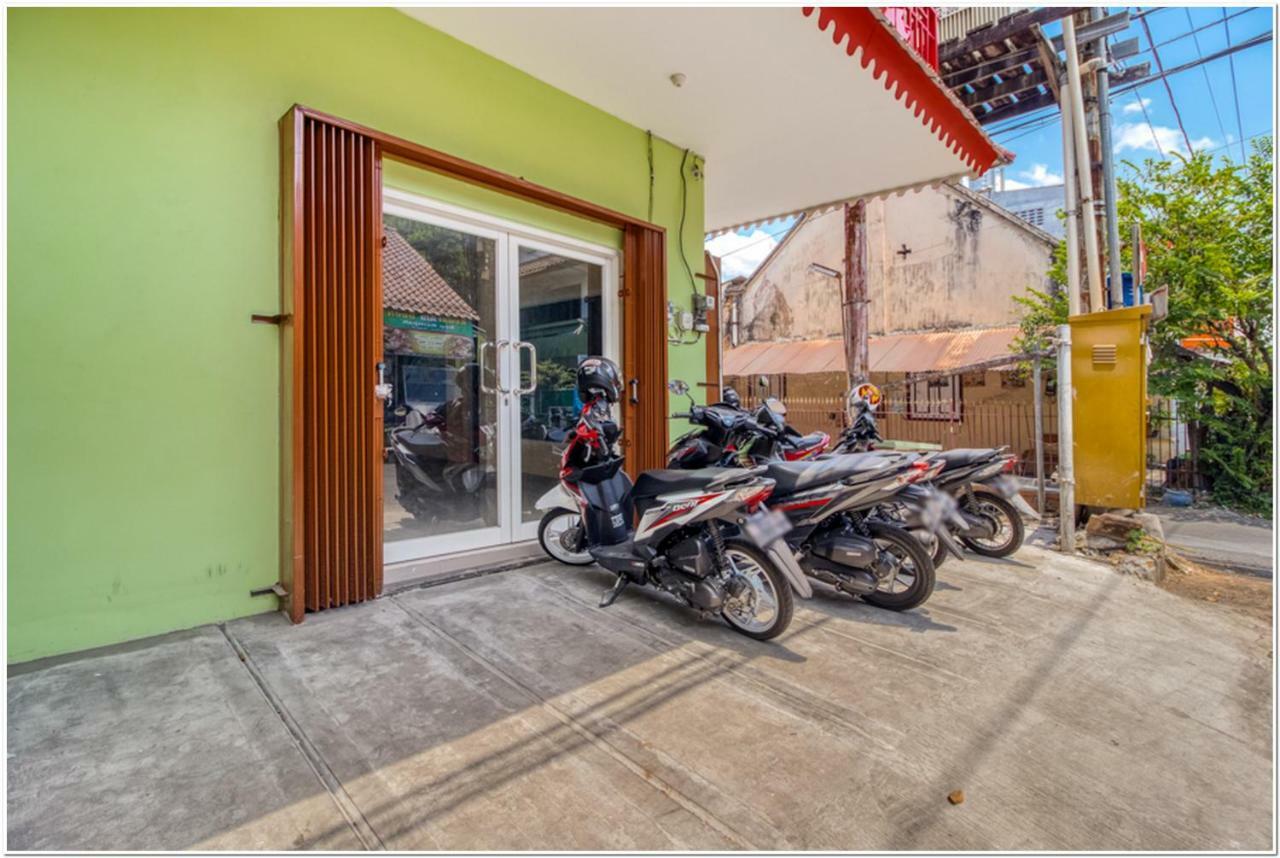 Reddoorz Near Ramai Mall Malioboro Джок'якарта Екстер'єр фото