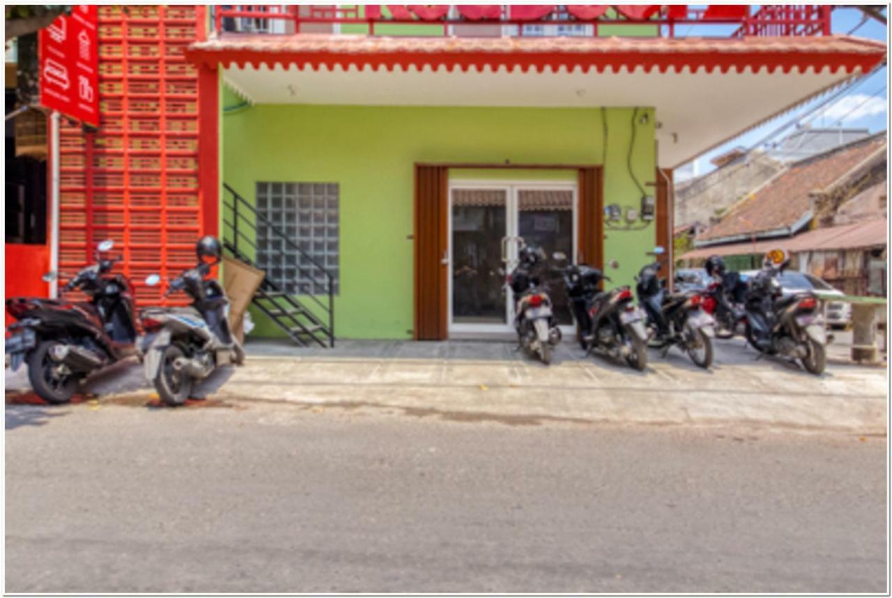 Reddoorz Near Ramai Mall Malioboro Джок'якарта Екстер'єр фото