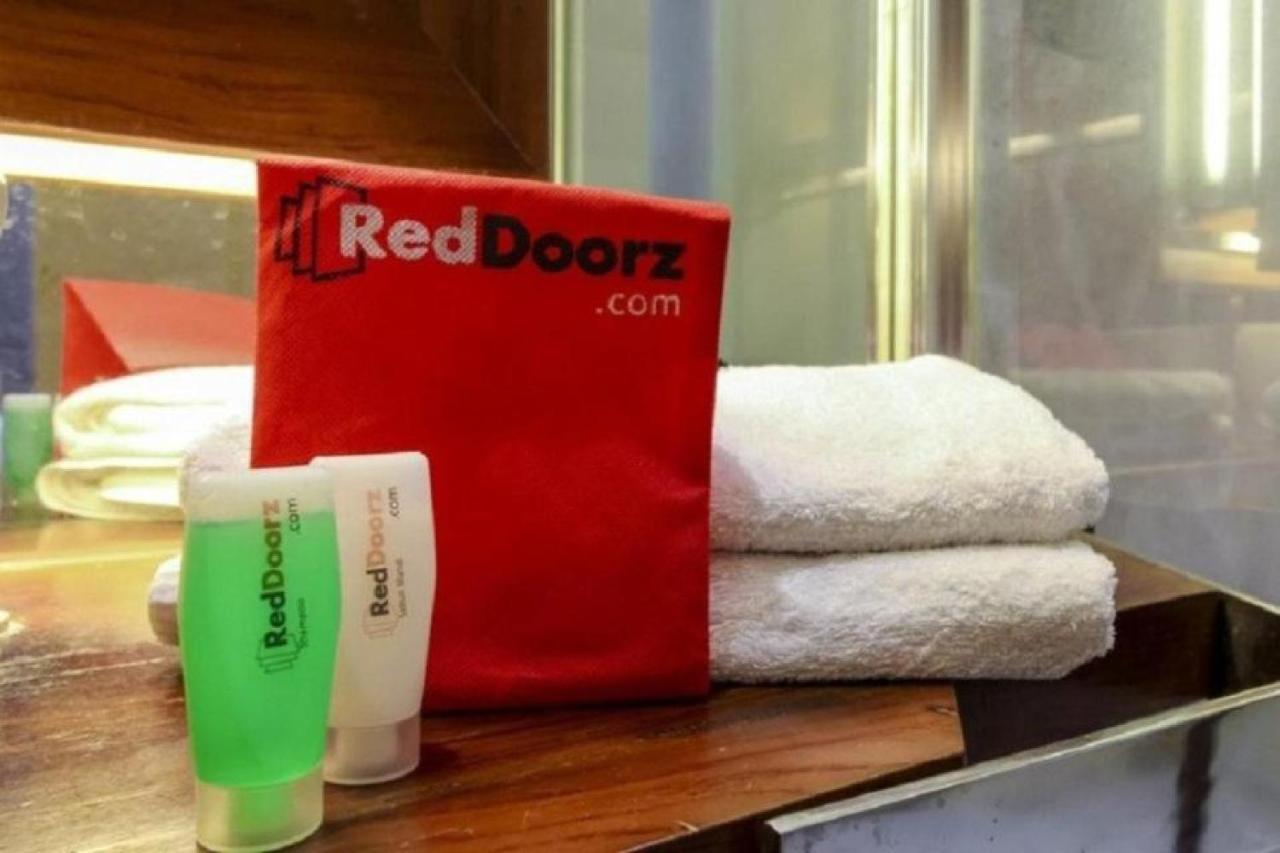 Reddoorz Near Ramai Mall Malioboro Джок'якарта Екстер'єр фото